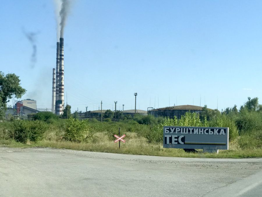 Внаслідок ракетних ударів ТЕС сильно зруйнована