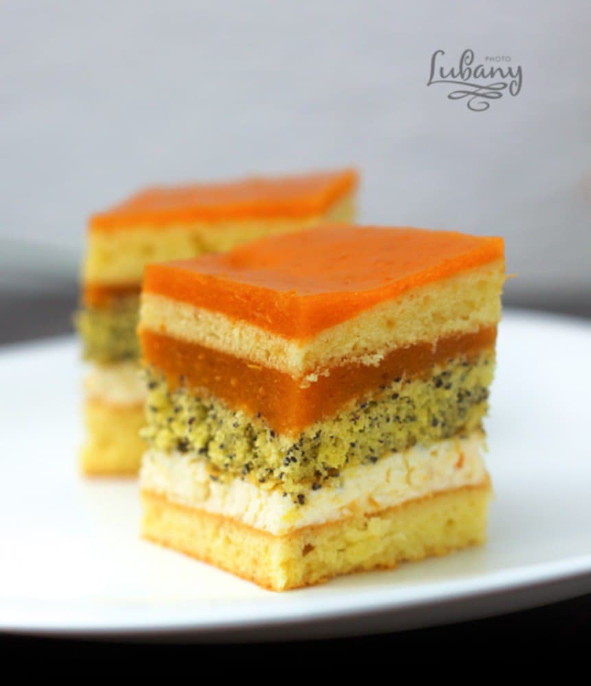 Пляцок потрібно помістити в холодильник на ніч