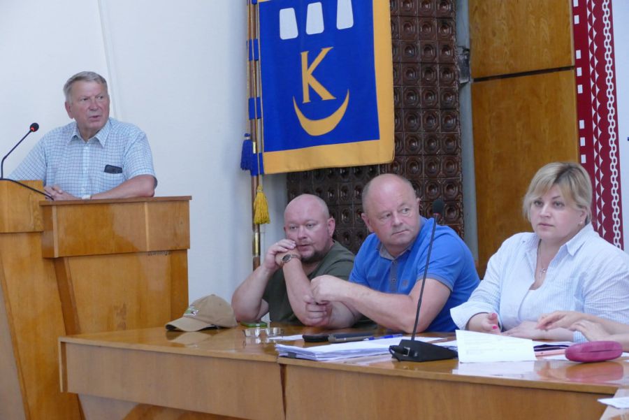 Майже 4,3 млн гривень розподілять на зарплати посадовців у підрозділах міської влади. Фото: Калуська міська рада