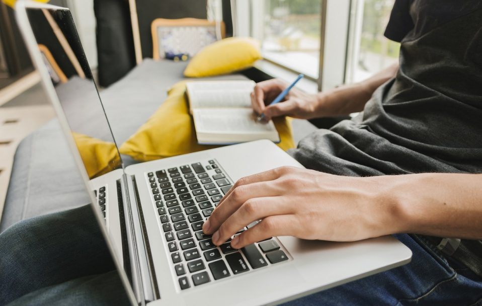 Ілюстроване фото. Реєстрація на співбесіди і творчі конкурси триватиме до 10 липня