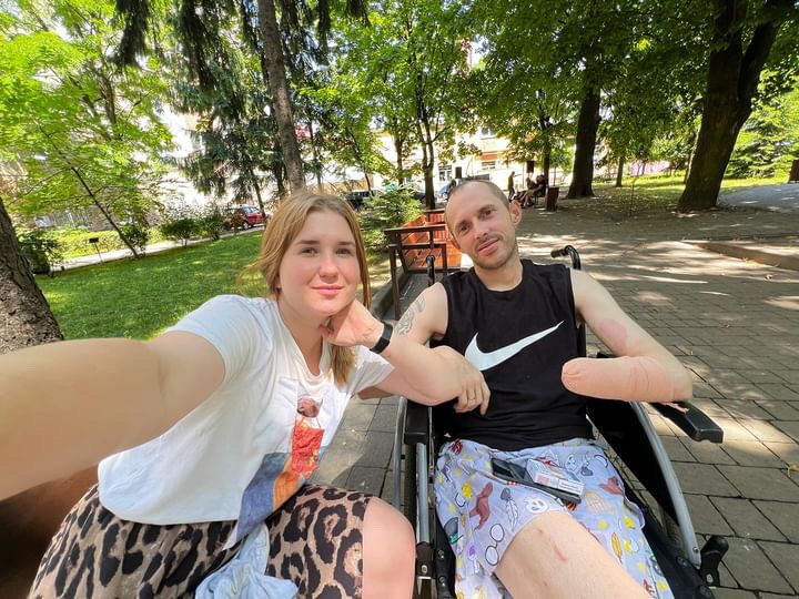 Тепер Яна Дюг кожних два-три дні їздить до чоловіка у лікарню 