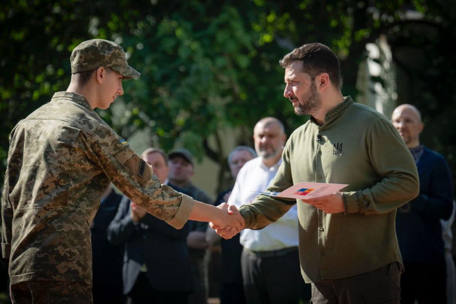 Юрій Турчин отримав паспорт громадянина України з рук Президента Володимира Зеленського