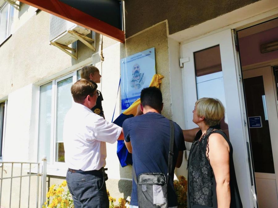 У Калуші відкрили меморіальну дошку Захиснику України Олександрові Переведенцеву. Фото: міська рада