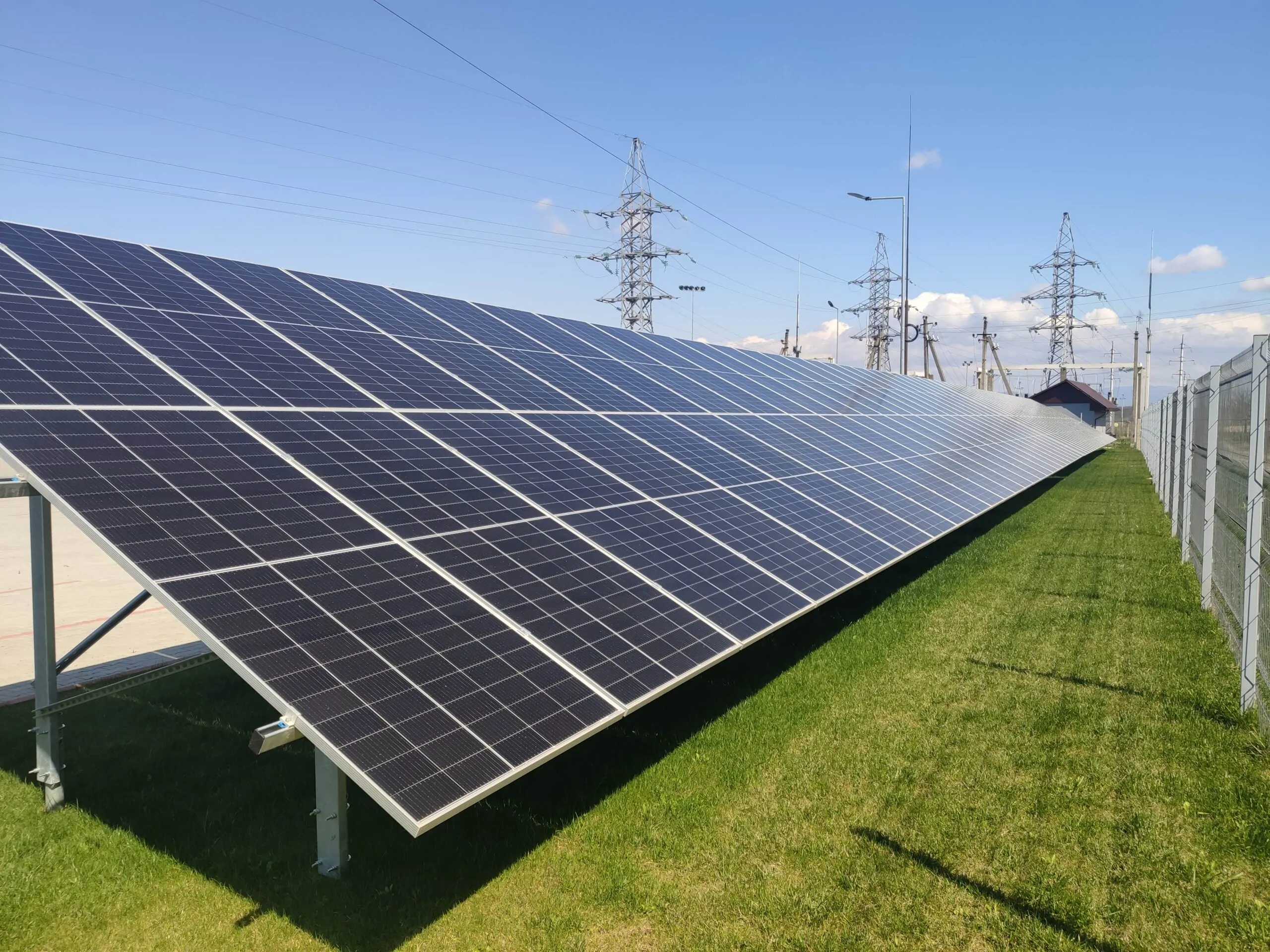 Ілюстроване фото. Навіть активна робота сонячних електростанцій часто не може покрити дефіцит електроенергії