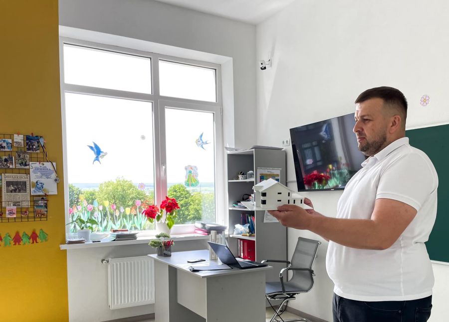 Для архітектора єдиний глобальний план, який може зараз бути актуальним, — працювати на Перемогу. Фото: ліцей «ВС СКУЛ»