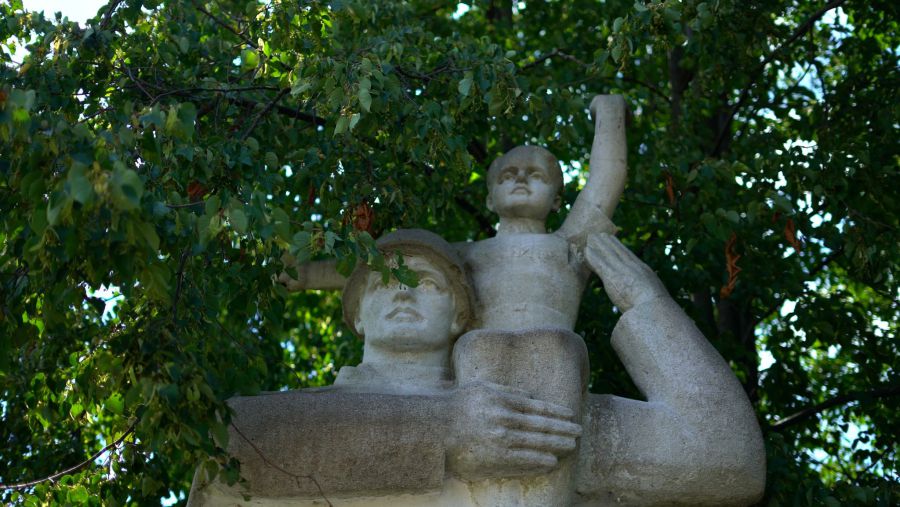 2006 року зірку на вічному вогню закрили тризубом, а там, де імена загиблих — поставили хрест