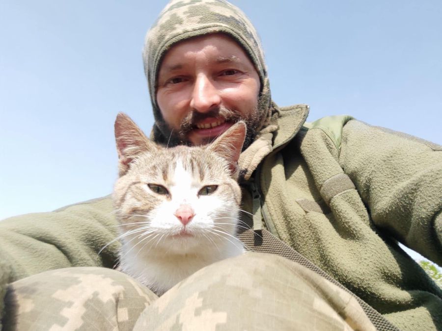 Зараз Олександру Букатюку 39 і він служить у 79 окремій десантно-штурмовій бригаді