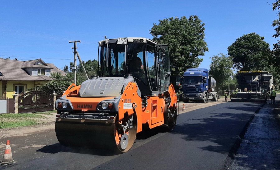Роботи тривають без зупинки транспортного потоку, тому водіїв просять звертати увагу на попереджувальні знаки