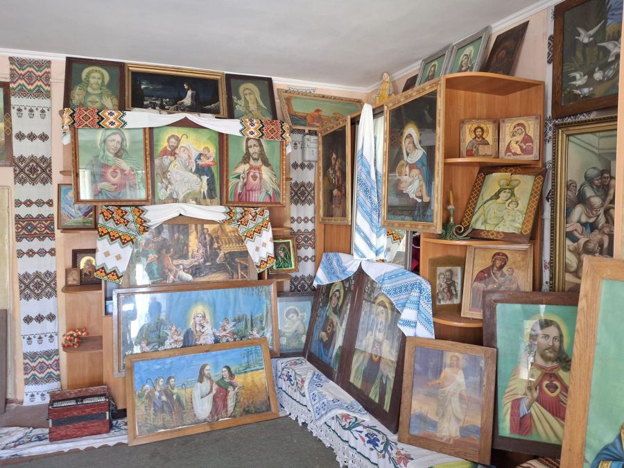 Ярослав Коретчук поділився світлинами частини зібраної колекції ікон