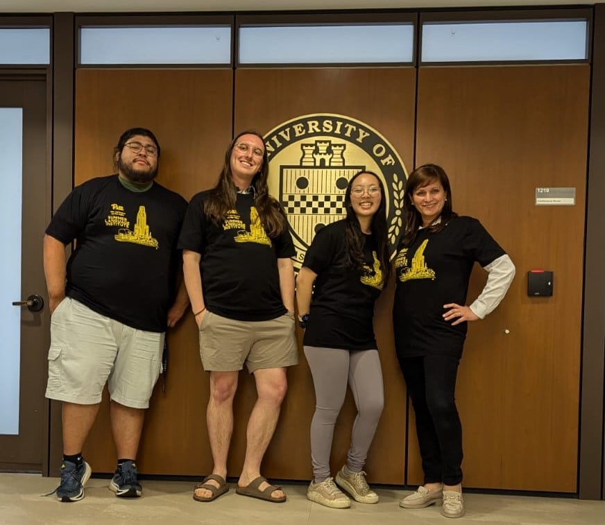 Жвавий інтерес у студентів викликали практичні заняття, де опановували українські танці, вишивку, петриківський розпис