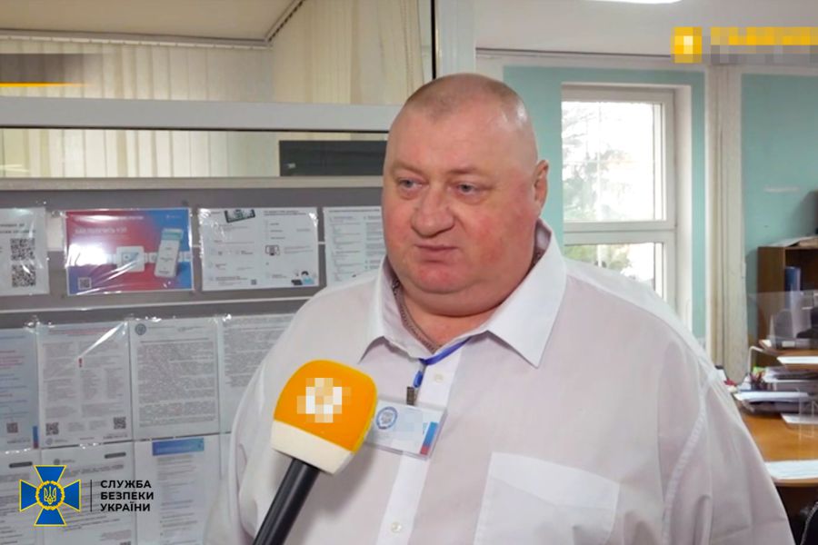 Колаборант нині служить «заступником начальника відділу надання державних послуг»