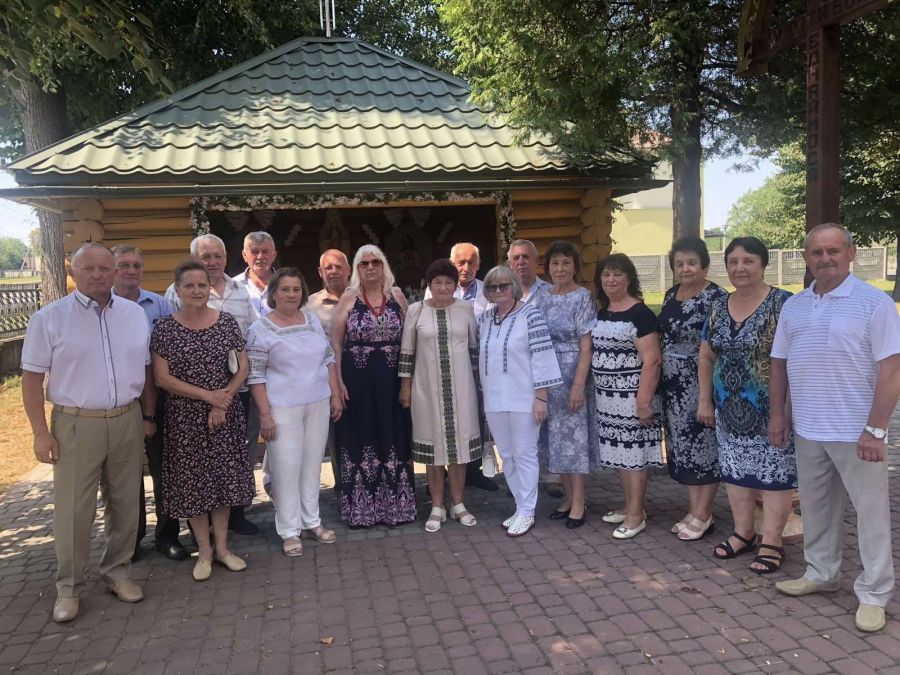 Благодійну підтримку для воїнів української армії здійснили випускники Ямницької ЗОШ 1974 року