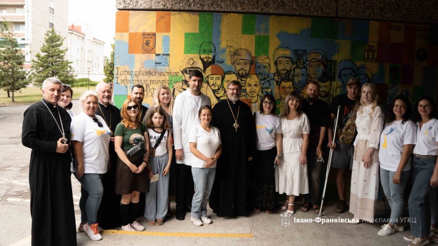 Очільник Церкви подякував за стійкість та відважність лікарів, які залишитися в Україні попри війну