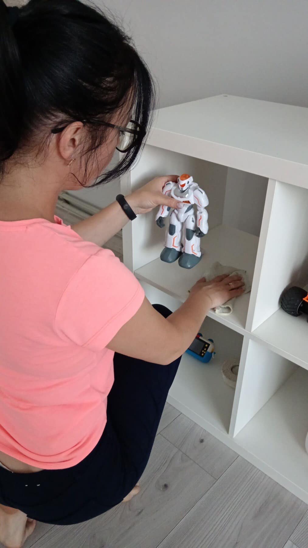 Зараз дівчина зайнята щодня, крім неділі. В основному має по два прибирання вдень