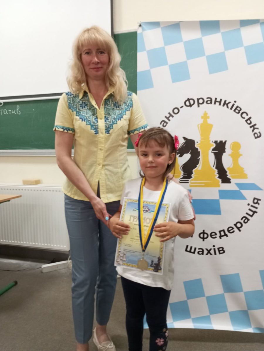 Марта Кривуцька займається шахами пів року