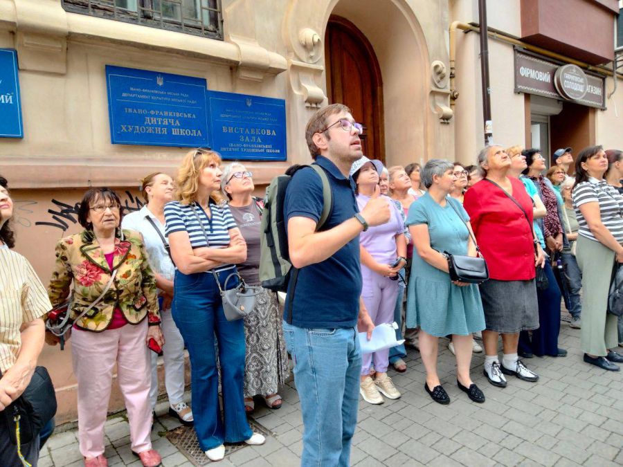 Лекції та екскурсії проведе історик та письменник Ігор Антонюк — автор горору та містики