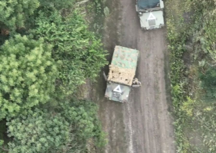 Російські джерела опублікували кадри, на яких видно всюдиходи «Хамві» із тактичними знаками у вигляді трикутника