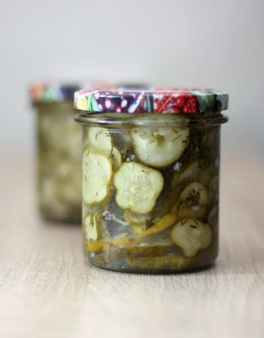 Господиня радить стерилізувати огірки 20 хвилин від початку кипіння