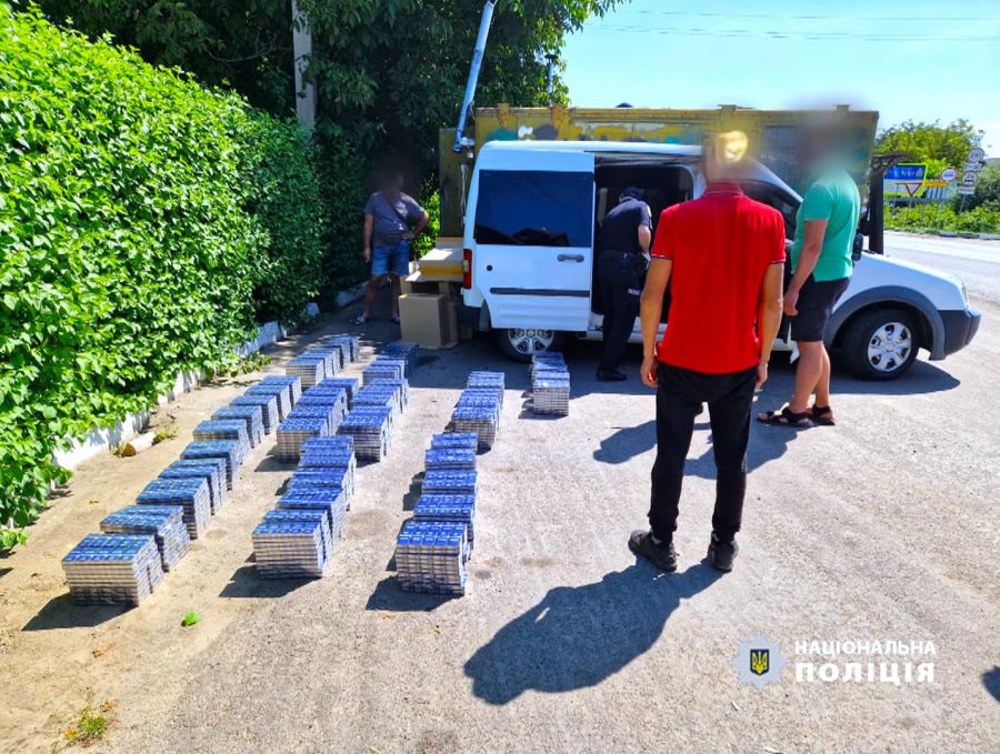 Інспектори виявили ящики з цигарками із відсутніми на них марками акцизного податку