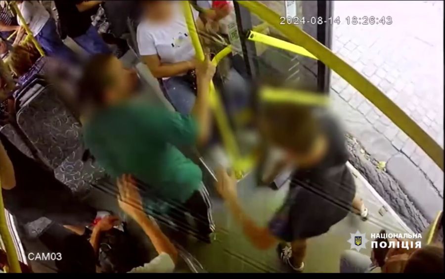 Поліцейські розпочали кримінальне провадження за фактом хуліганства. Фото: скрін із відео
