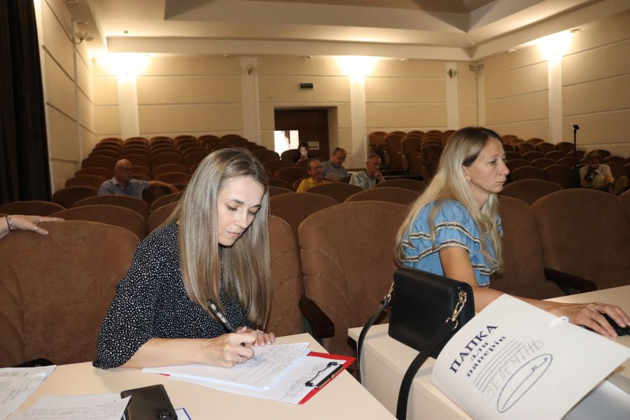 На громадських слуханнях зареєструвалися лише 14 людей. Фото: Калуська міська рада