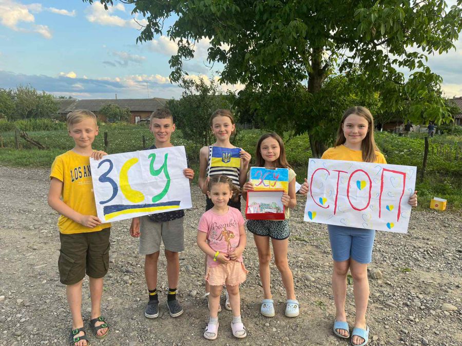 FPV-дрон діти передали для свого односельця Віталія Ковблюка, який нині на передовій