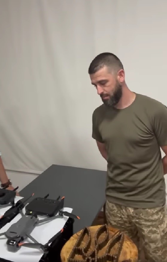 Військові зазначають, що дрони допомагають їм нищити ворога. Фото: скрін із відео