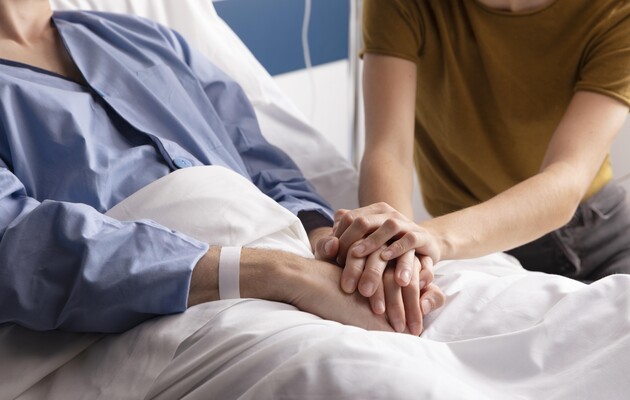 Ілюстроване фото. Дорослі діти, які мають непрацездатних батьків з інвалідністю І або ІІ групи, мають право на відстрочк