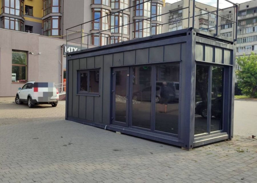 Новий павільйон займає у 2,5 раза більшу полощу, ніж вказано у паспорті прив’язки. Фото: міська рада