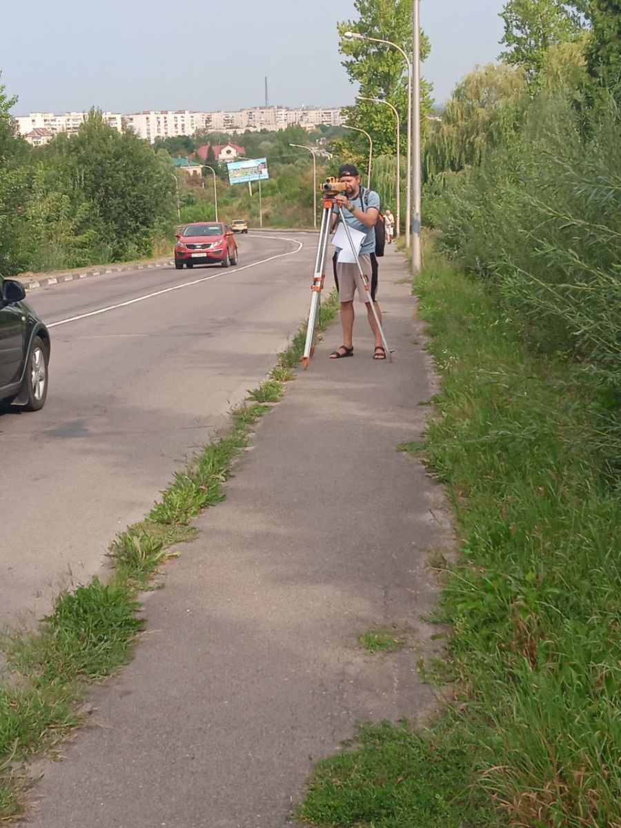 Фахівці проводять геофізичні дослідження. Фото: Калуська міська рада