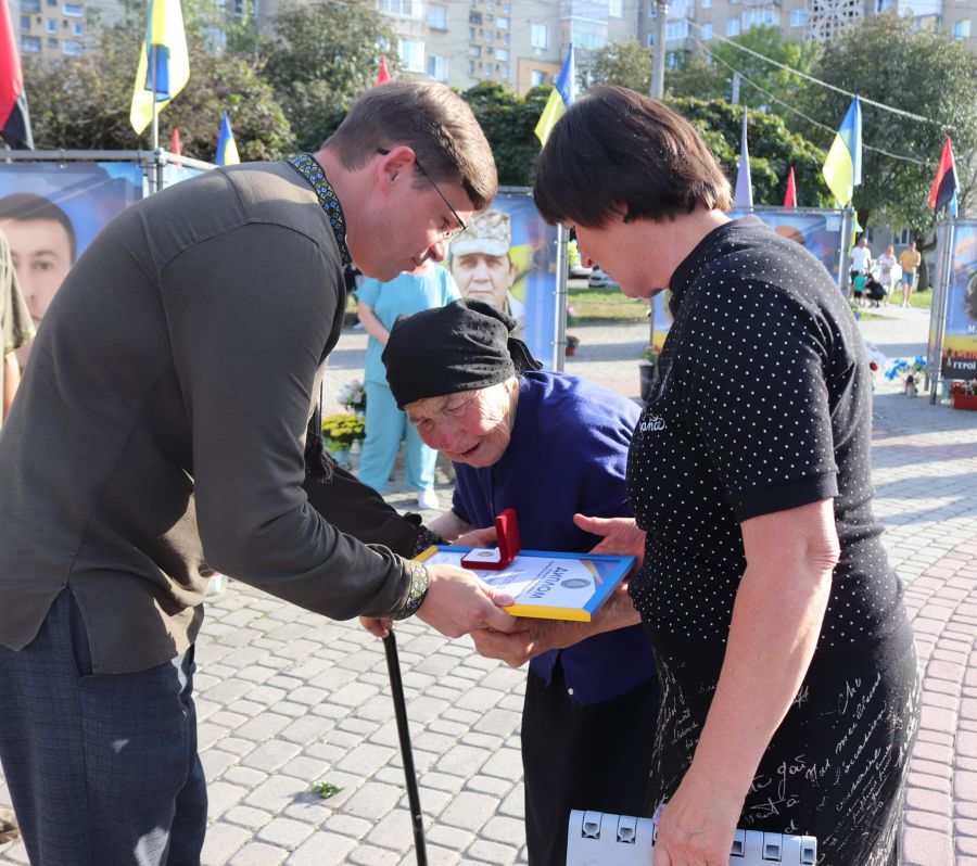 Відзнаки передано рідним полеглих Воїнів 