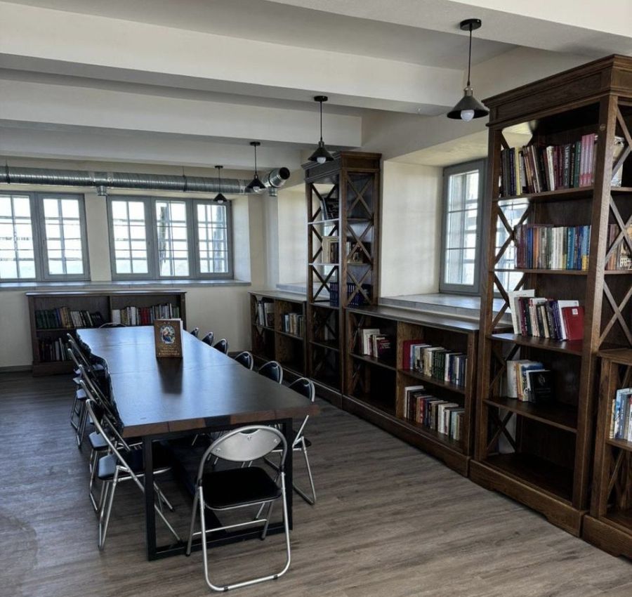 Бібліотеці подарували повне зібрання творів святителя Іоана Золотоустого у трьох томах