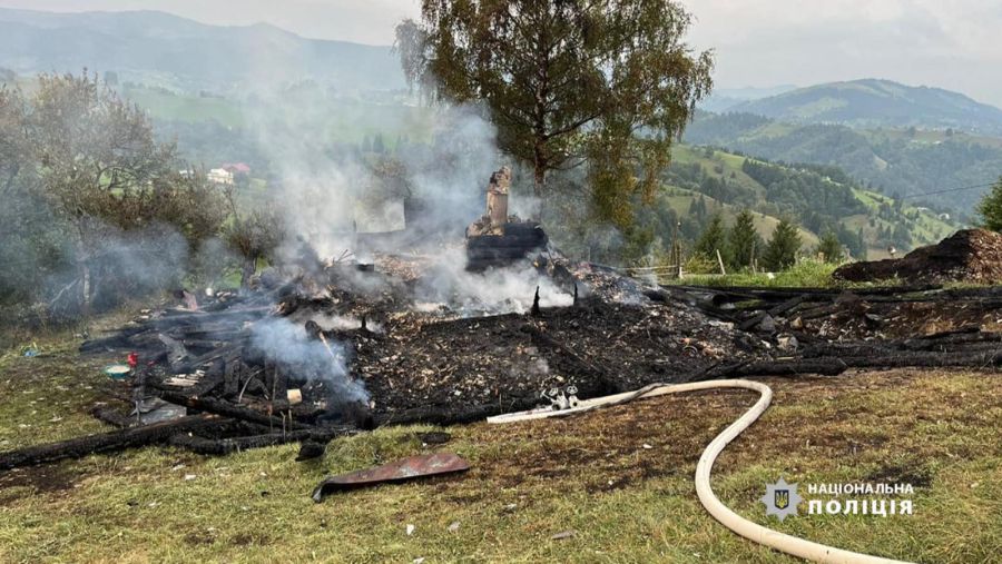 Пожежа будинку сталася в селі Перехресне, що у Верховинській громаді