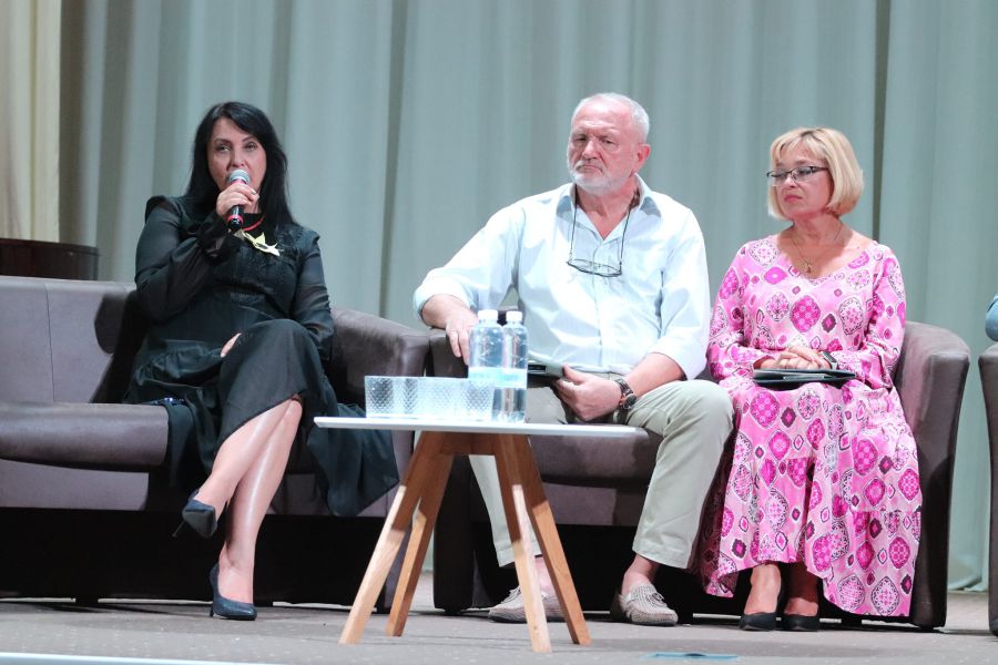 Також на конференції анонсували плани щодо збільшення щорічної винагороди до Дня вчителя. Фото: Калуська міська рада