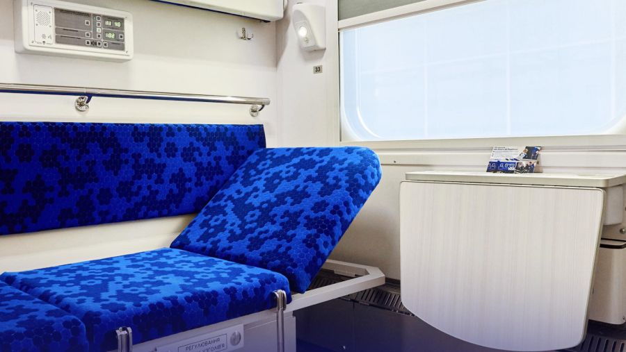 Ілюстроване фото. У купе вагона встановлять два спальні дивани, які можуть змінювати кут нахилу