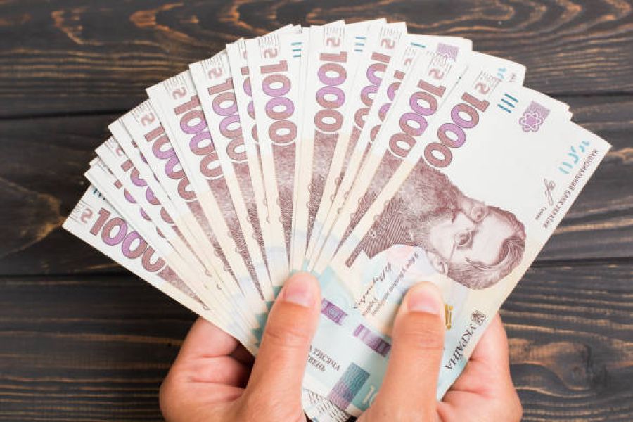 Ілюстроване фото. А з 2017 року і по сьогодні розмір премії становив 7 500 гривень