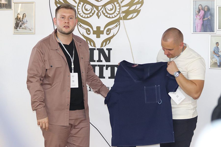 Медичний костюм Дениса — надзвичайно цінний експонат для музею. Фото: Калуська міська рада