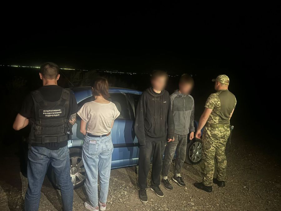 Жінка доставила чоловіків до кордону та вказала подальший маршрут руху 