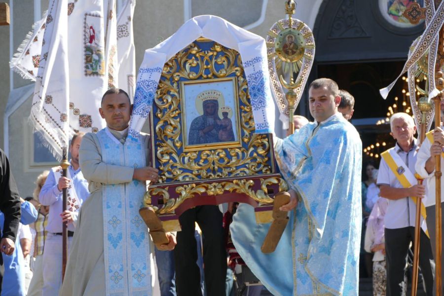 Третій день у Калуській громаді триває проща до Чудотворної ікони 