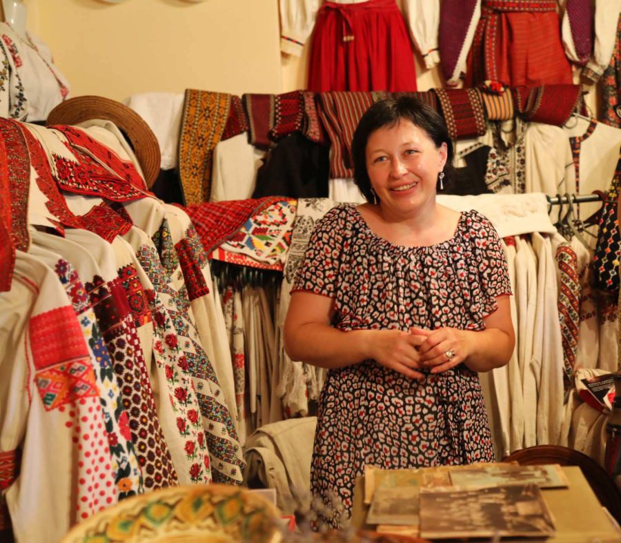 Найцінніші експонати у музеї Галини Гафійчук — це сорочки та одяг з Городенківщини