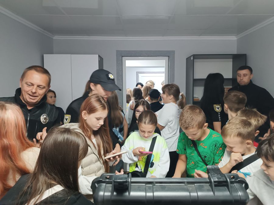 Правоохоронці розповіли допитливим школярам про особливості роботи в поліції