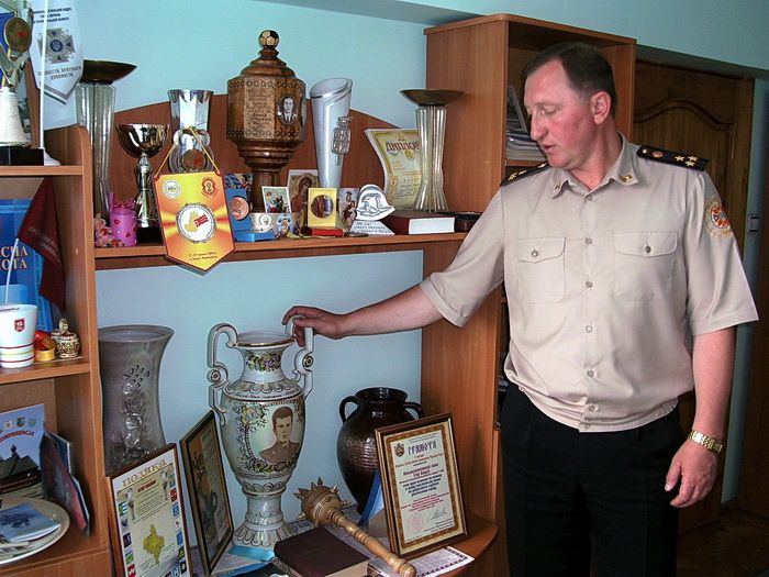 Молоді чоловіки, спостерігаючи за батьками, вирішили стати рятувальниками