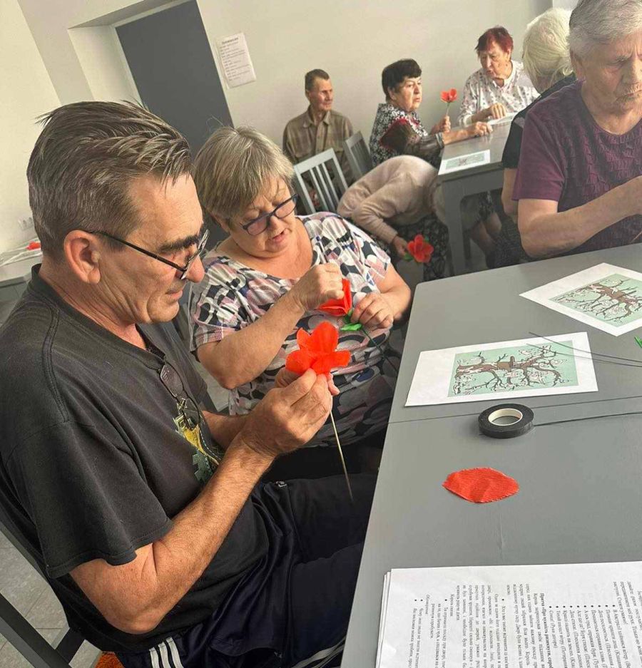 Під час занять учасники виконують дихальні вправи, слухають та аналізують притчі