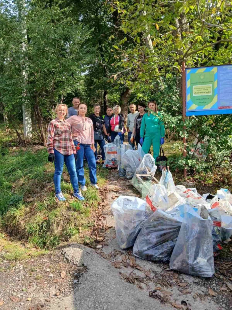 На території ботанічної пам’ятки природи "Височанські дуби" провели толоку. Фото: Калуська міська рада