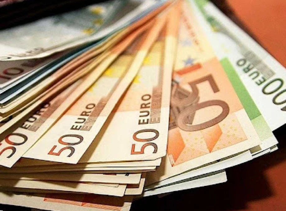 Ілюстроване фото. Із 62-річною словацькою пенсіонеркою по мобільному телефону зв'язався невідомий зловмисник