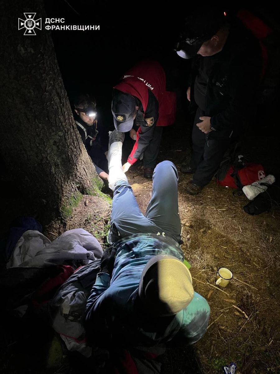 Рятувальники, прибувши до місця знаходження травмованого жителя Київської області