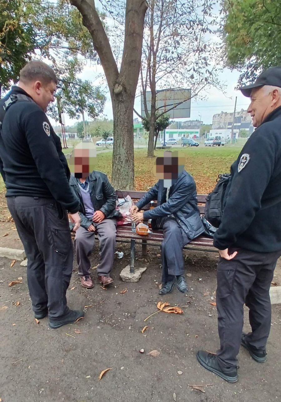 Одному з пияків довелося надавати домедичну допомогу