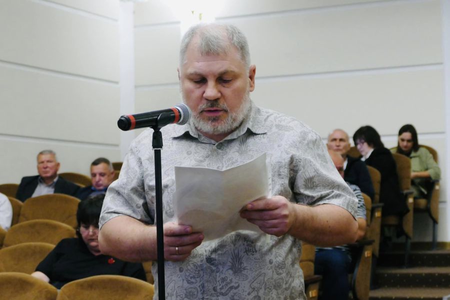 Жителі Новиці просять депутата міськради відстояти та захистити право сільського жителя. Фото: Калуська міська рада