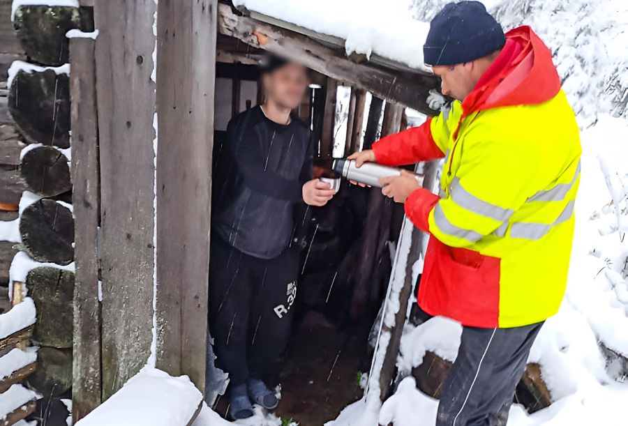 31-річний турист із Черкас через снігопади був змушений просити рятувальників про допомогу
