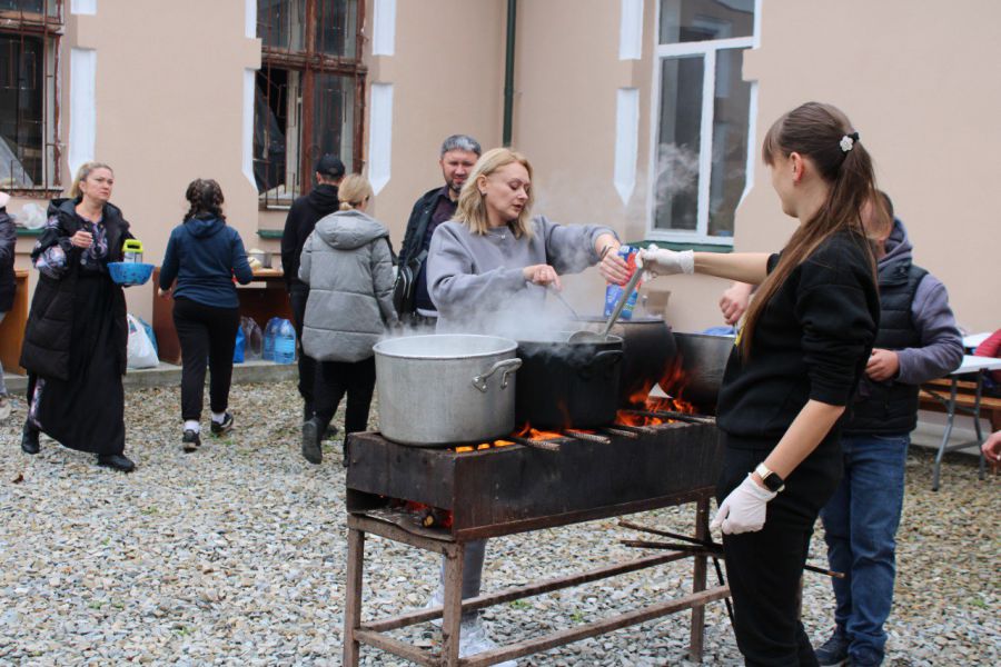 Для свята надіслали сало з Полтавщини, Білоцерківщини, Харківщини, Дніпра, Львова, Рівного
